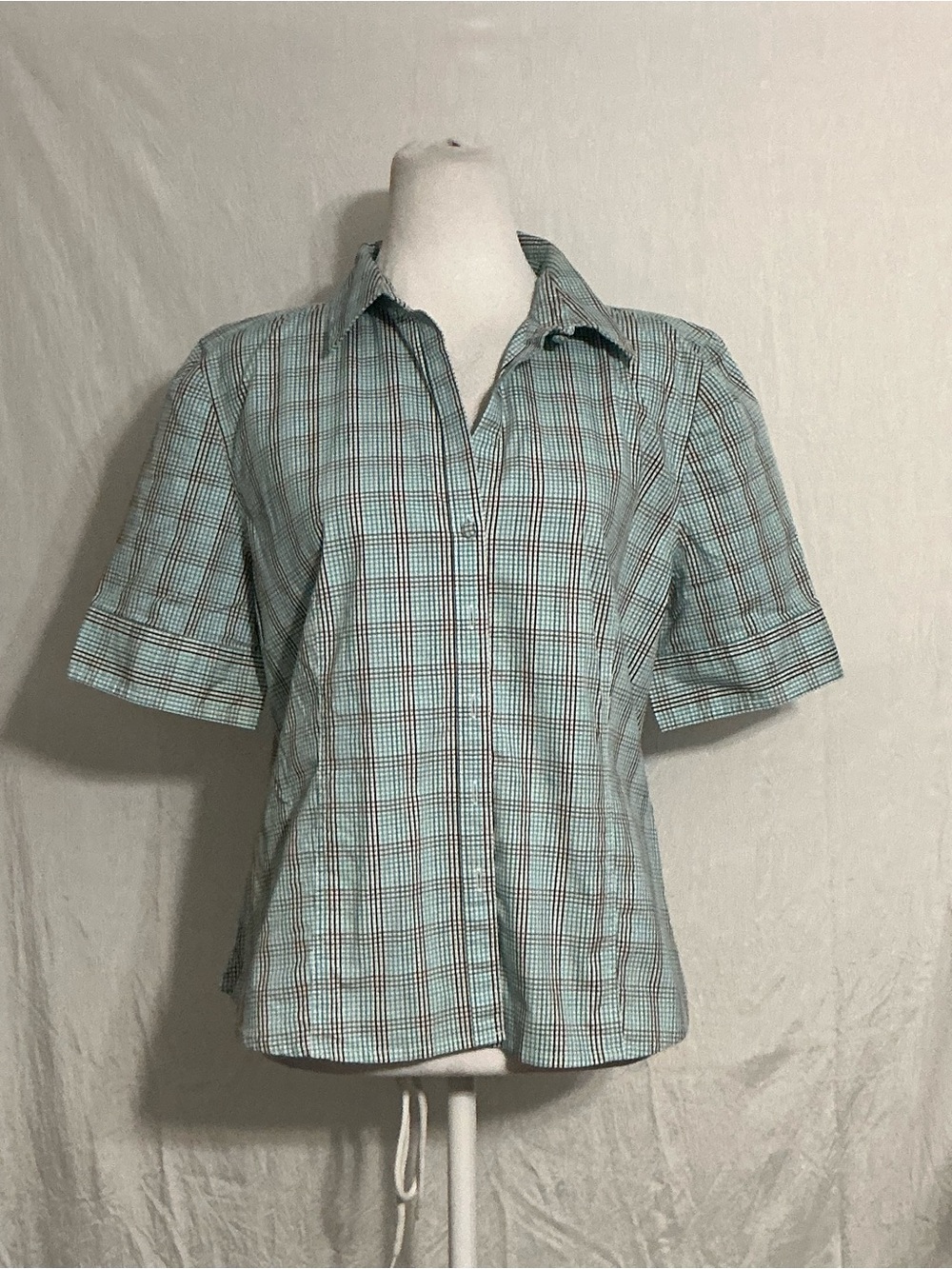 Cato Short-Sleeve Button-Down Plaid Shirt in Blue, black and Brown